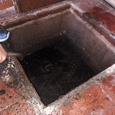Destapacion de tapa cloacal en Jose Ingenieros